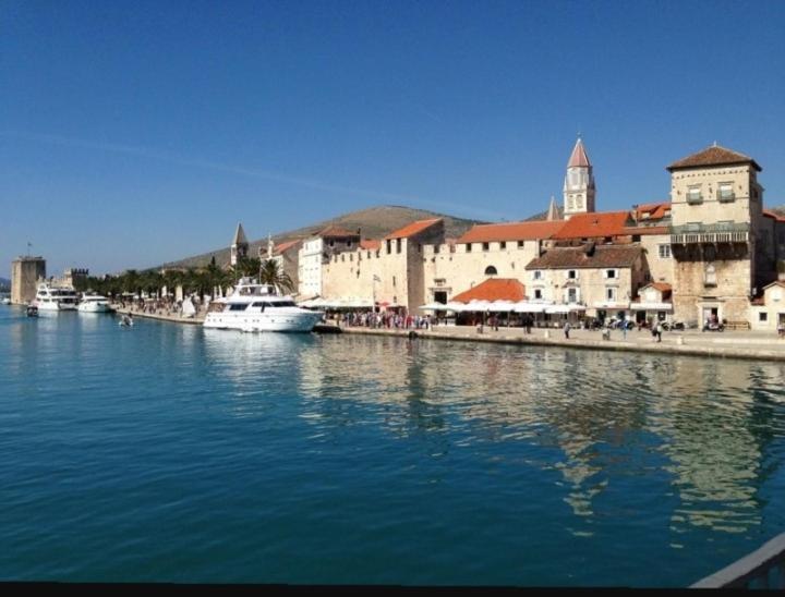 Apartman Mikola With Sea View Trogir Exterior photo